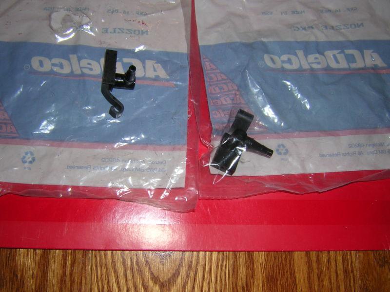 Gm nos windshield washer nozzles gm # 22072439 qty 2