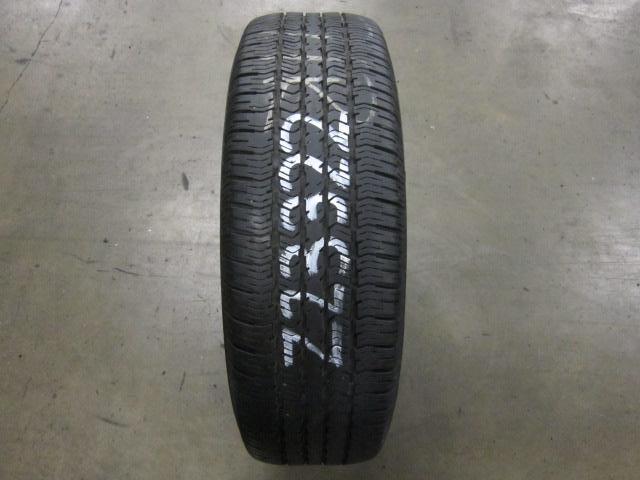 One goodyear wrangler st 265/70/17 tire (z23322) 8-9/32 