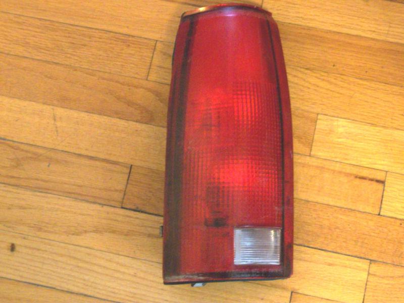 96 97 98 99 00 chevrolet and gmc right taillight