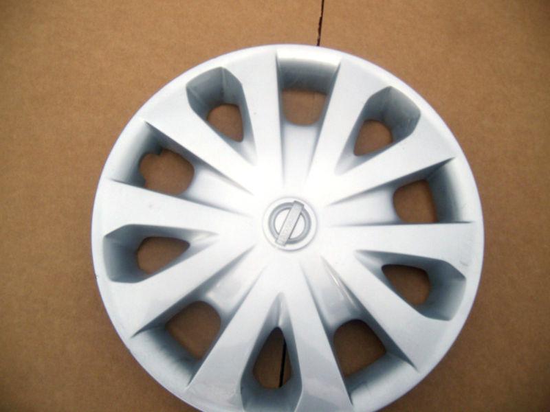 One 15" nissan versa 2012 hub cap wheel cover