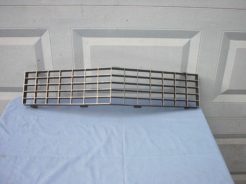 1970-1971 ford torino gt grille with broken fasening tabs. chrome looks good