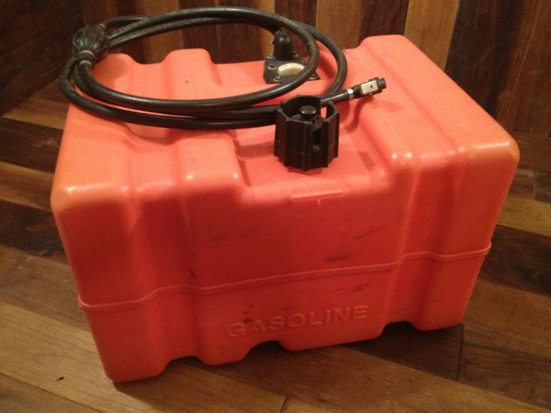 Tempo 9 gallon topside gas tank outboard red plastic + fuel line