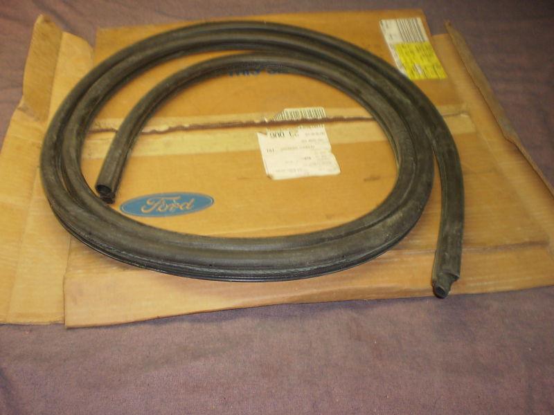Ford 87,94 truck, pick up door weatherstrip rh, or lh orig. ford nos