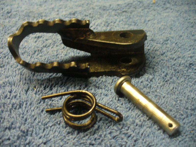 Honda   cr80r  elsinore 1980-81 left  foot peg  and mounting bolts  #07996