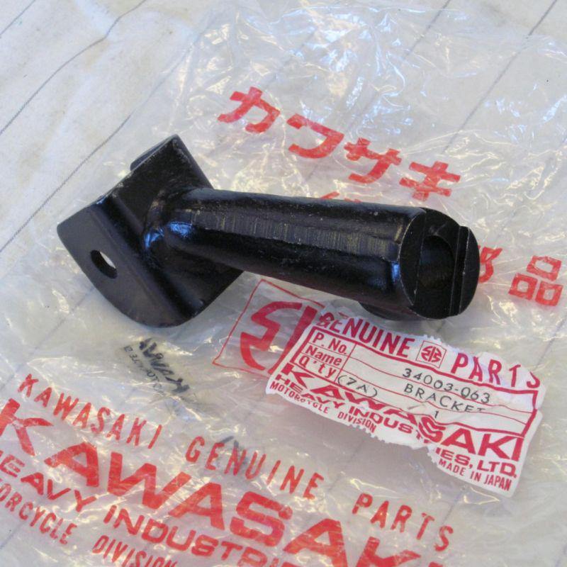Kawasaki kz650 b1 b2 b3 c1 c2 c3 left side footrest bracket holder 34003-063 nos