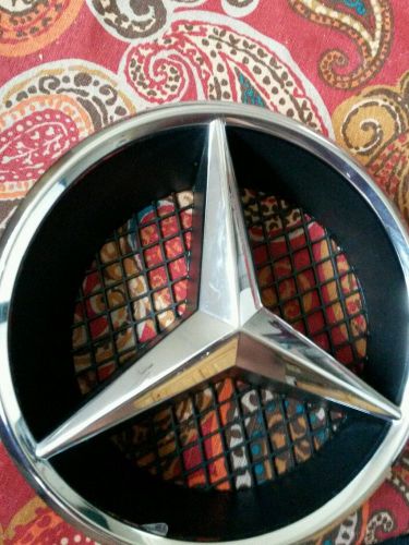 Mercedes-benz 2078170016 genuine oem emblem