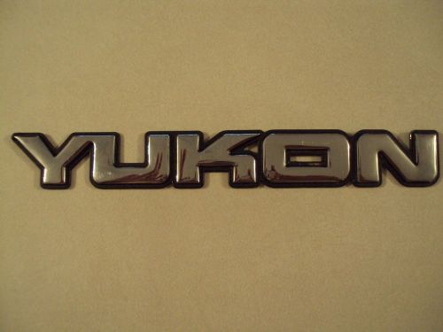 2000-2006 gmc yukon tailgate emblem 1573-6210