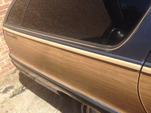 Upper wood strip surround trim right passenger side quarterpanel excellent cond.