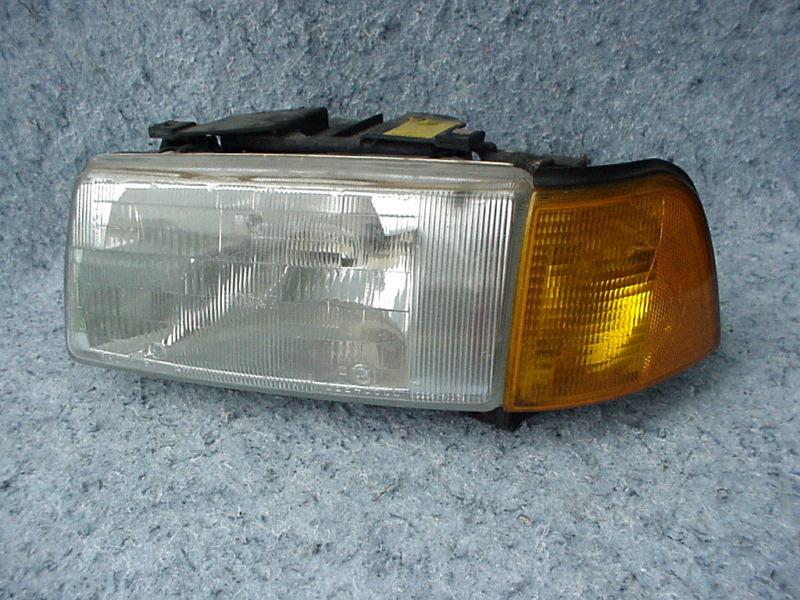 Left (driver side) 1990 audi model 80 headlight / turn signal assembly used