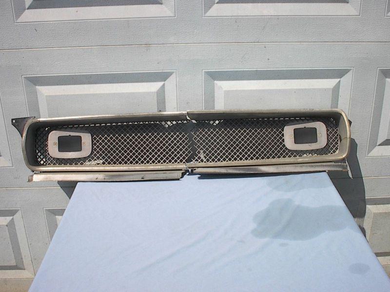 Amc 1973-1974 javelin grille needs lots of work or parts only two years only