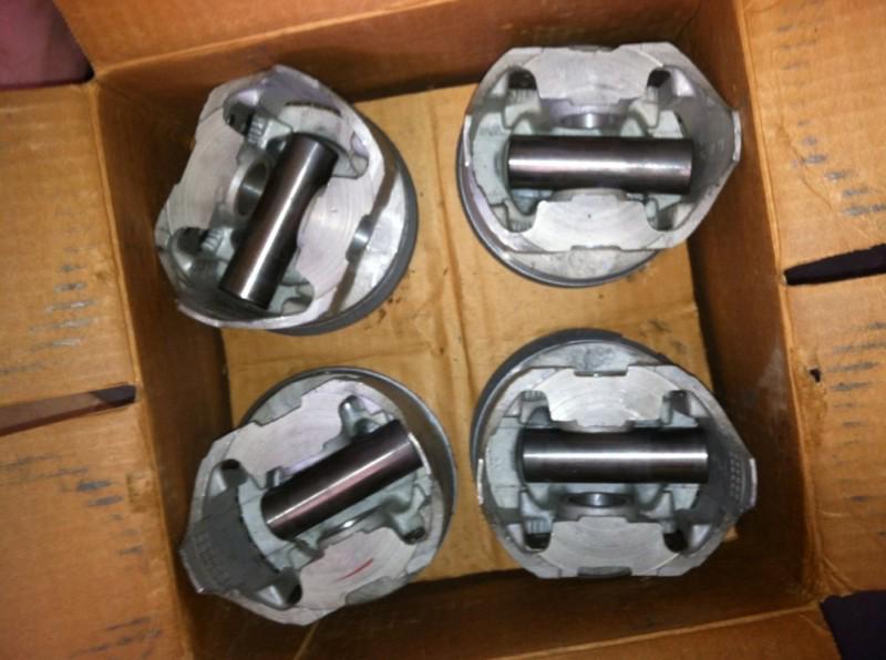 6271096 gm 350 chevy small block stock cast pistons ( x8 )