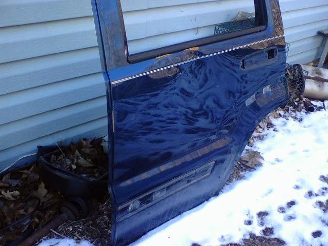  $50.00 !! 2005 jeep liberty renegade limited rear door slightly damaged