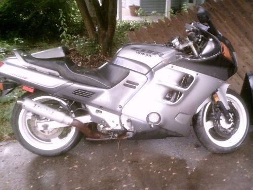 Honda cbr 1000f  1990 motorcycle recondition or parts with title