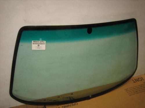 Volkswagon passat 4 door sedan 1990 1993 windshield top green shaded band (655)