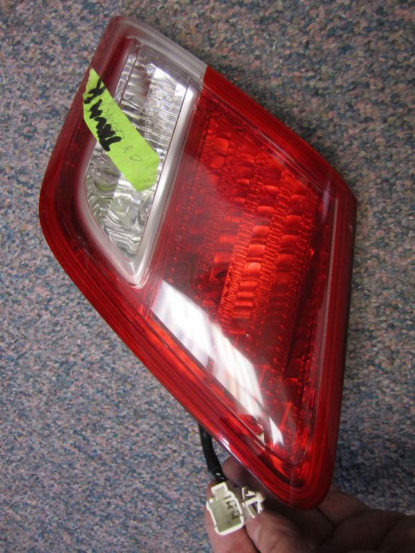 2007-09 toyota camry tail light  used good   right