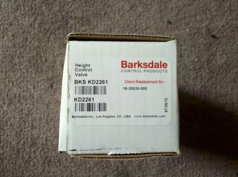 Barksdale suspension or cab leveling valve #kd2261 for freightliner tractor