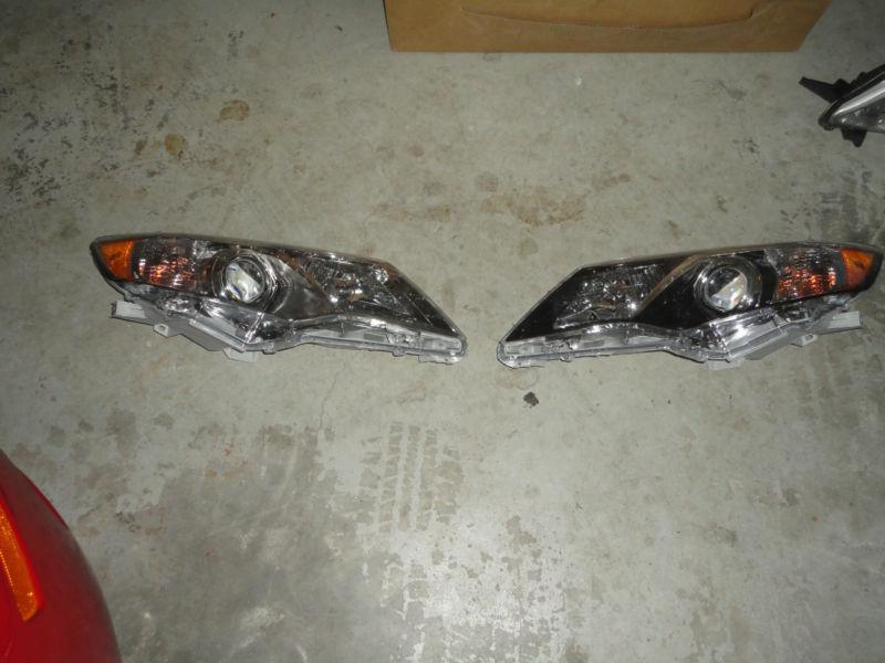 2013 toyota camry left and right headlights