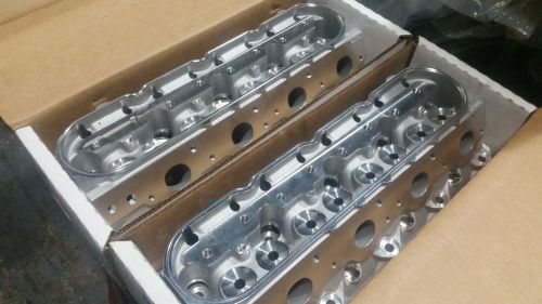 New pair of c5r racing cylinder heads for ls7/lsx/c5r
