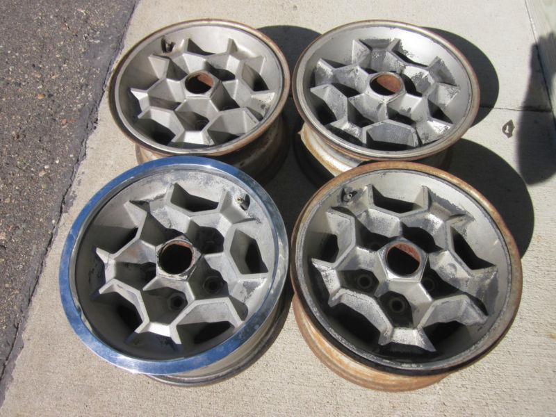 Pontiac honeycomb wheels (4) 14"