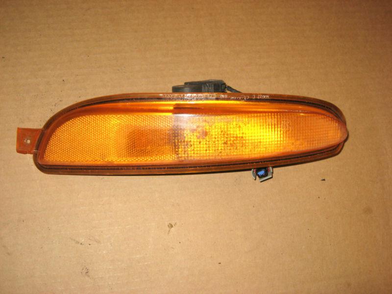 1999 chrysler 300 ~ oem ~ right hand front turn signal lens and assembly