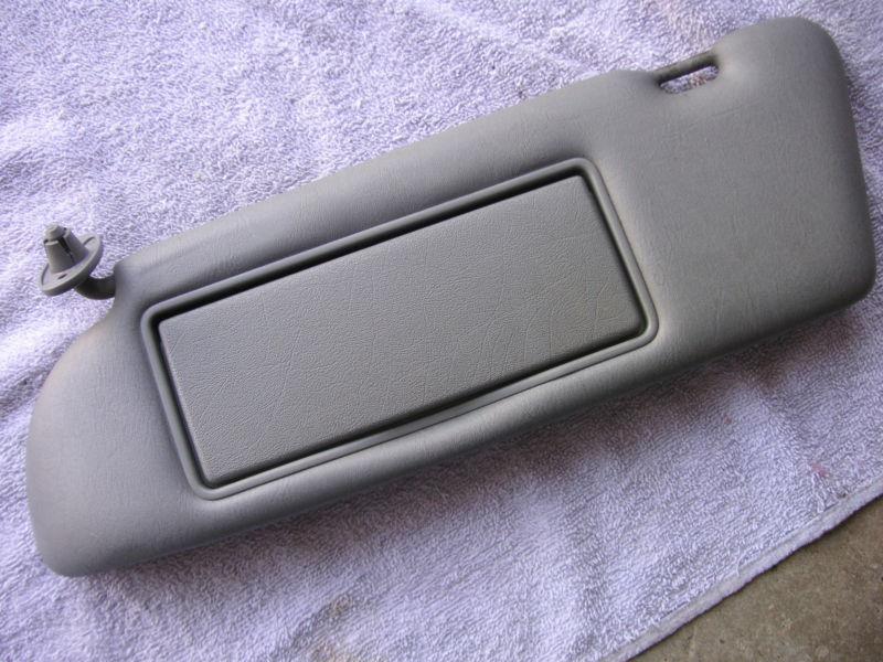 1989 mercedes benz 560 sel sun visor left-driver side grey, very good  my#435