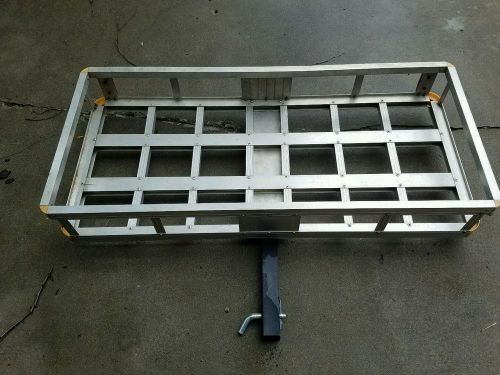 Hitch mounted cargo carrier