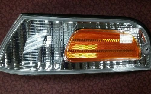&#039;98-&#039;11 crown vic driver side front signal and corner light