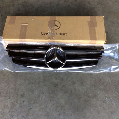 Mercedes benz clk class 06-09 a2098800123 front center grille oem
