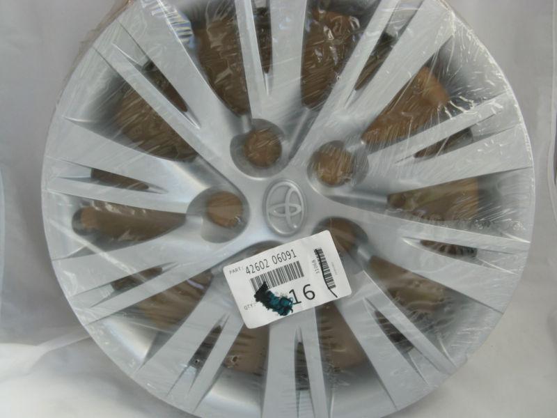 4 new genuine toyota 16 inch hubcaps wheel cover part no. 42602-06091