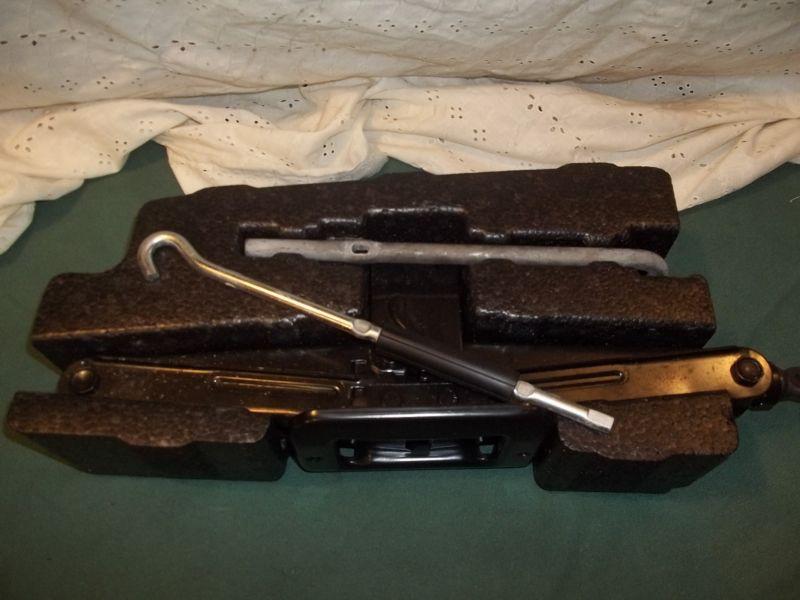 2009 hyundai sonata jack kit with tools 