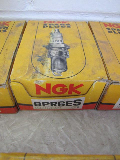Vintage nos ngk spark plugs p/n bpr6es for motorcycle
