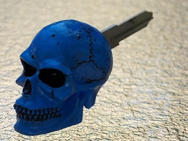 Teal blue huge skull key blank yamaha royal/road/vstar/raider/stryker/warrior/r1