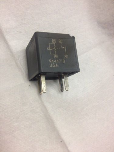 Relay / fuse from 1995 saturn s-series vf28-11f14-z01, 12088592, poo