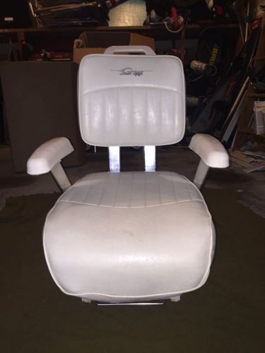 Grady white standard captains chair with cushions