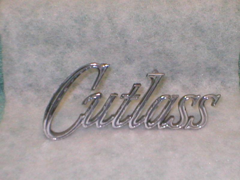 1970 oldsmobile cutlass  script emblem