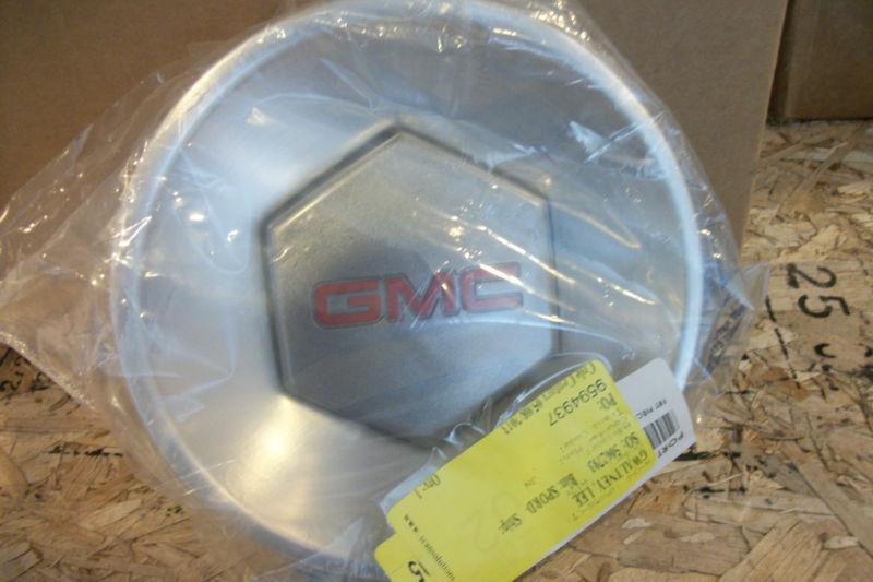 Gm part# 9594937 gmc hub cap brand new