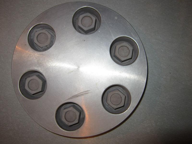 Chevy wheel center cap (1)  15650315 15650049