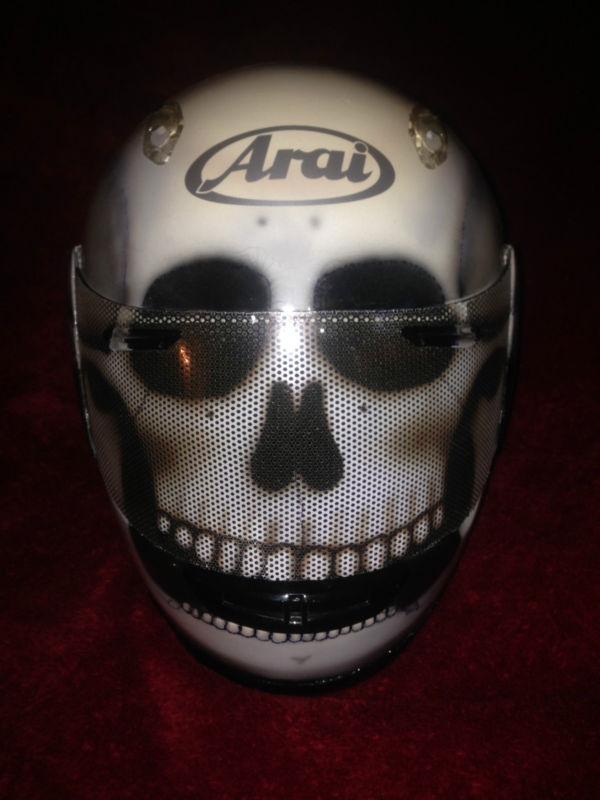 Arai quantum 2 airbrushed skull motorcycle helmet