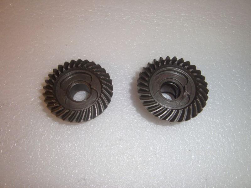 Evinrude 9.9 hp 1975 lower unit gears  