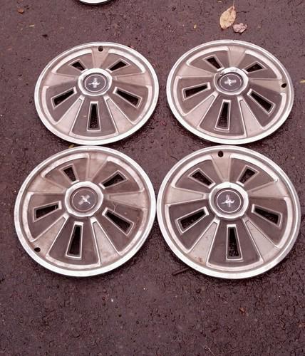Ford mustang hubcaps