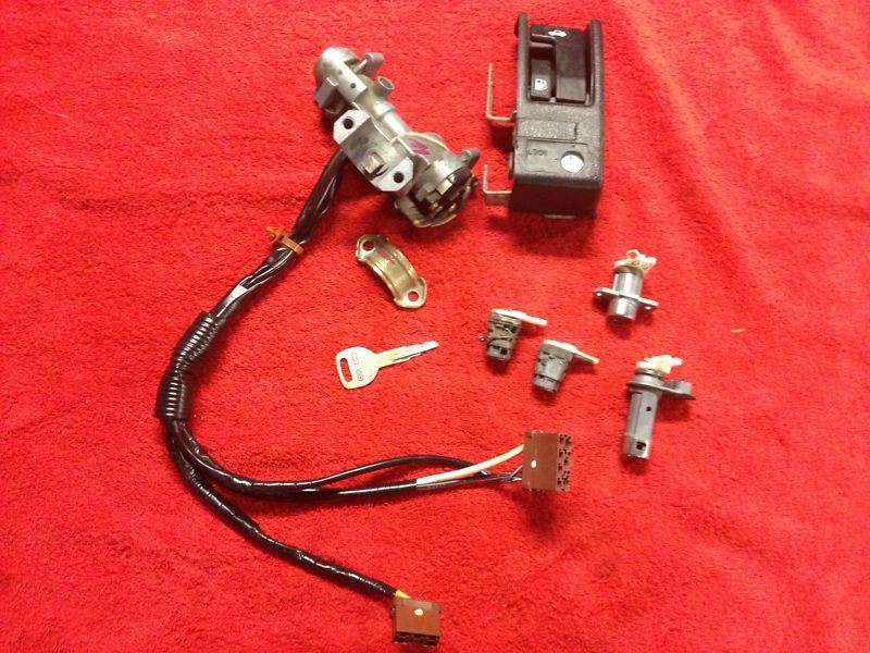 1992-95 honda civic  m/t  ignition switch with matching lock set for whole car 