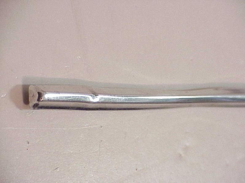 Nos 1966 dodge coronet 440 trunk lid moulding, damaged mopar