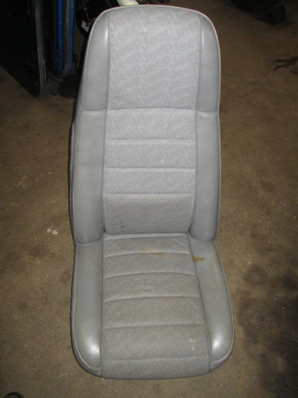 Jeep wrangler yj cj passenger or driver front seat gray vinyl with jeep logo