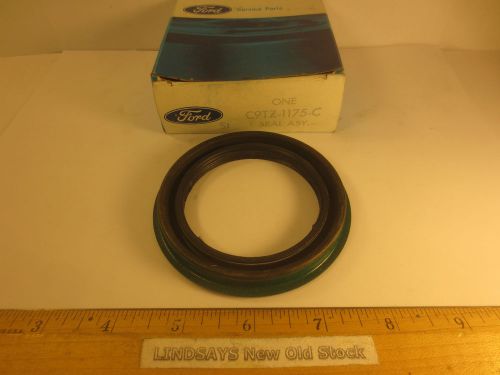 Ford 1979/1989 f100/350 truck &#034;seal&#034; retainer (wheel grease) front hub nos