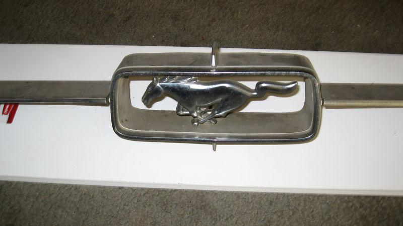 1967 1968 mustang original ford o.e.m. front grill emblem with grill bars