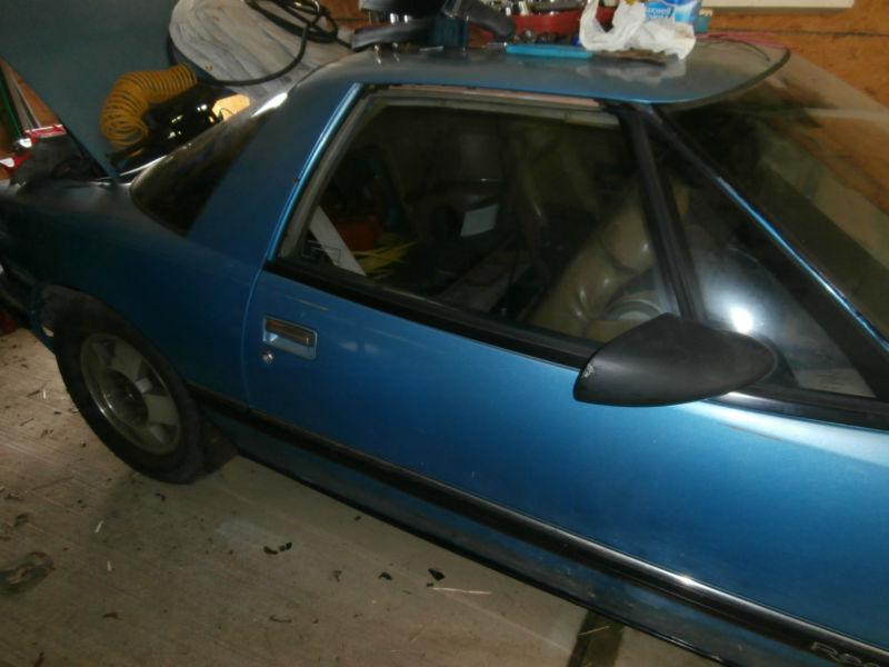 1990 BUICK REATTA PARTS CAR PLUS EXTRA GOOD MOTOR AND A TRUNK LOAD OF PARTS, US $575.00, image 2