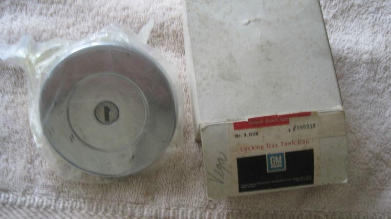 Nos 1977-1975-1976 chevrolet vega locking gas cap-part number 995213