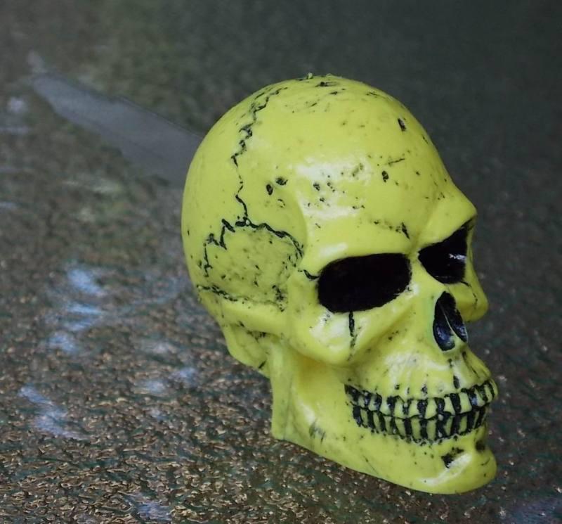 Yellow huge skull for suzuki gsxr600/750/1000/volusia/katana/bandit/blvd c50/m50