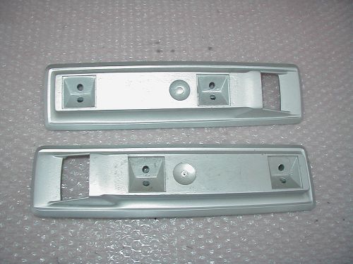1970 b-body plymouth roadrunner 13&#034; front arm rest bases l &amp; r #2589583