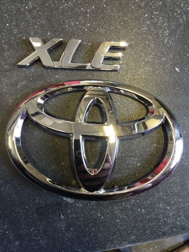 Toyota sienna tail gate emblems oem